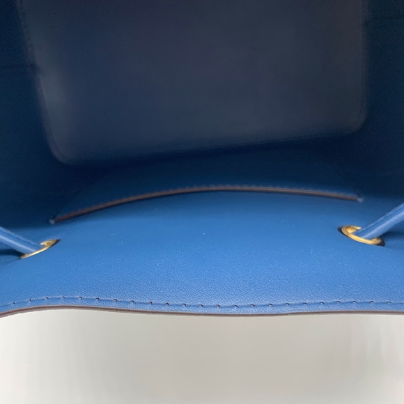 Michael Kors Suri Large Bucket Crossbody/ Brown - Picture 7 of 10